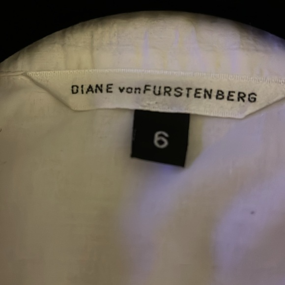 Diane vonFurstenberg Size 6 white cotton short, sleeved blouse - Picture 2 of 7